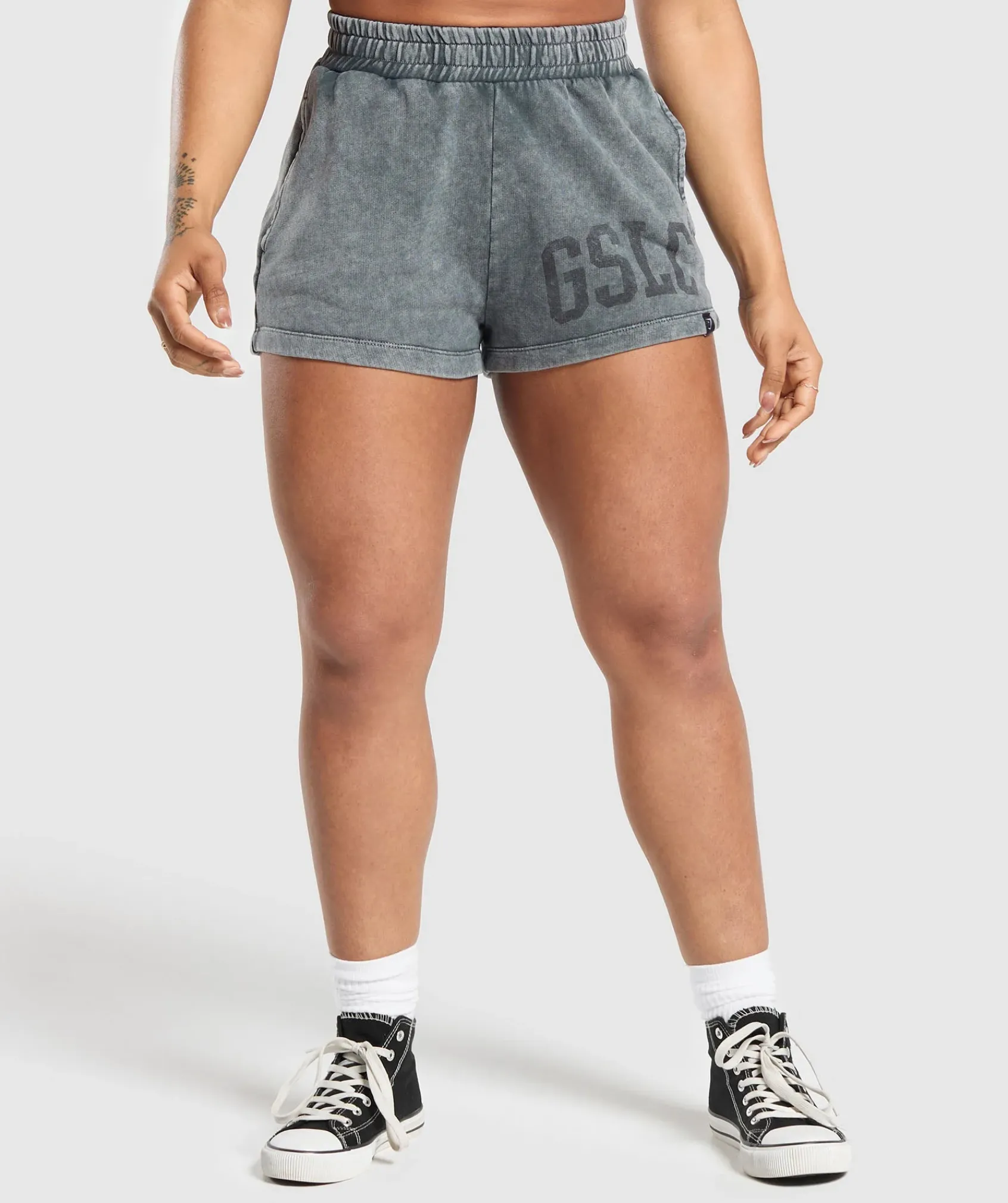 DAMES Gymshark Shorts*Collegiate Shadow Washed Shorts