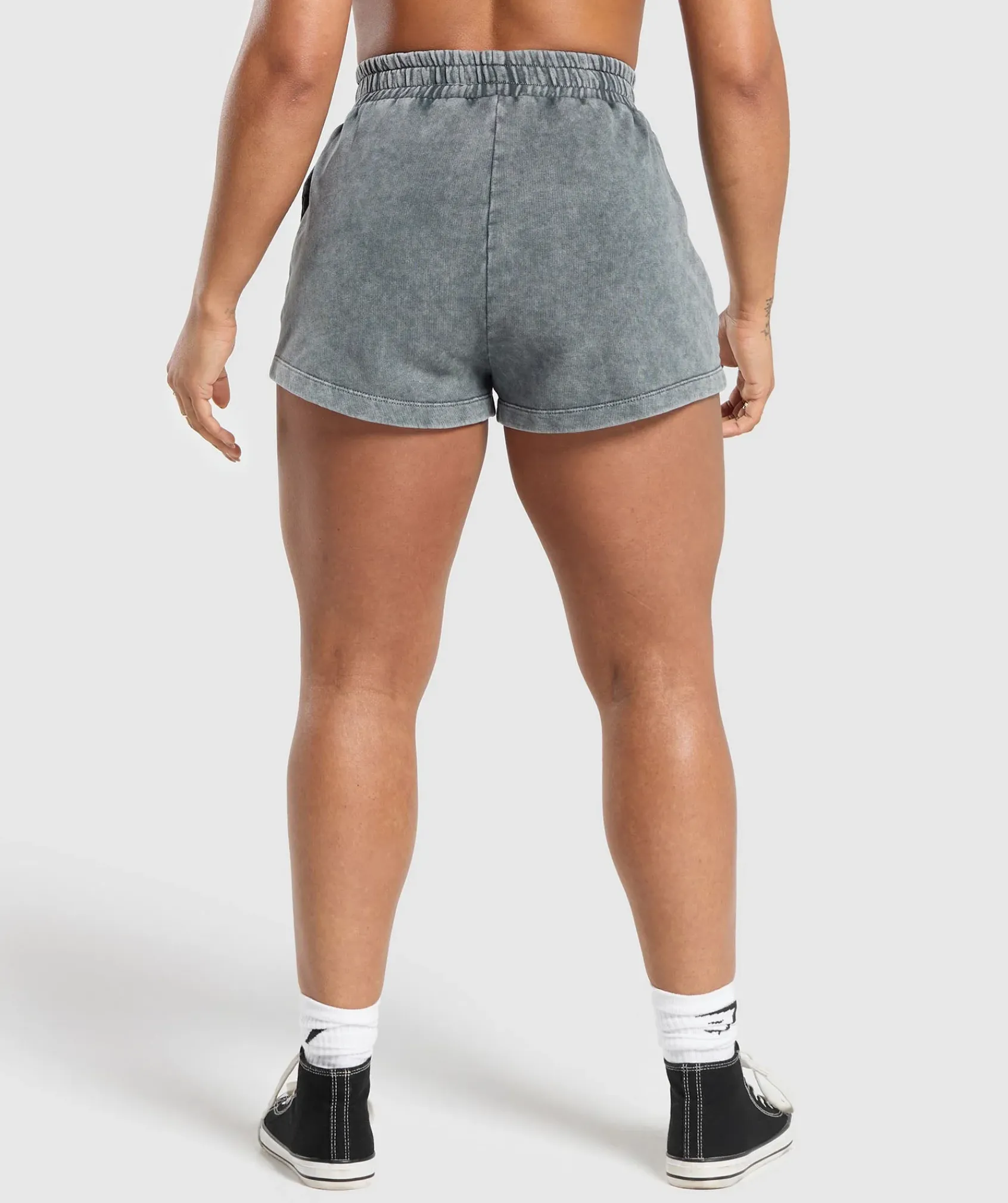 DAMES Gymshark Shorts*Collegiate Shadow Washed Shorts