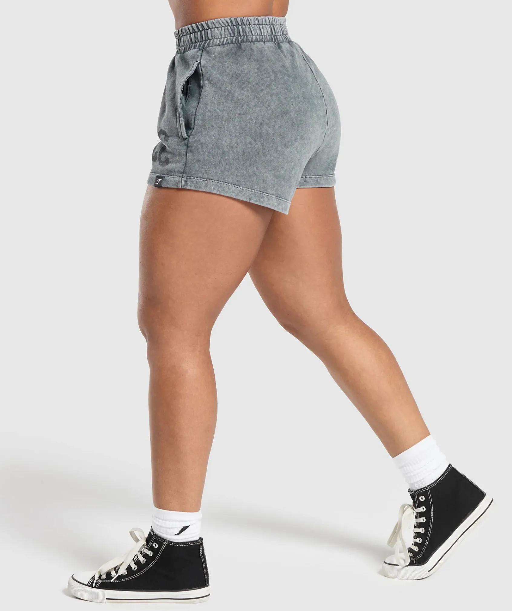 DAMES Gymshark Shorts*Collegiate Shadow Washed Shorts