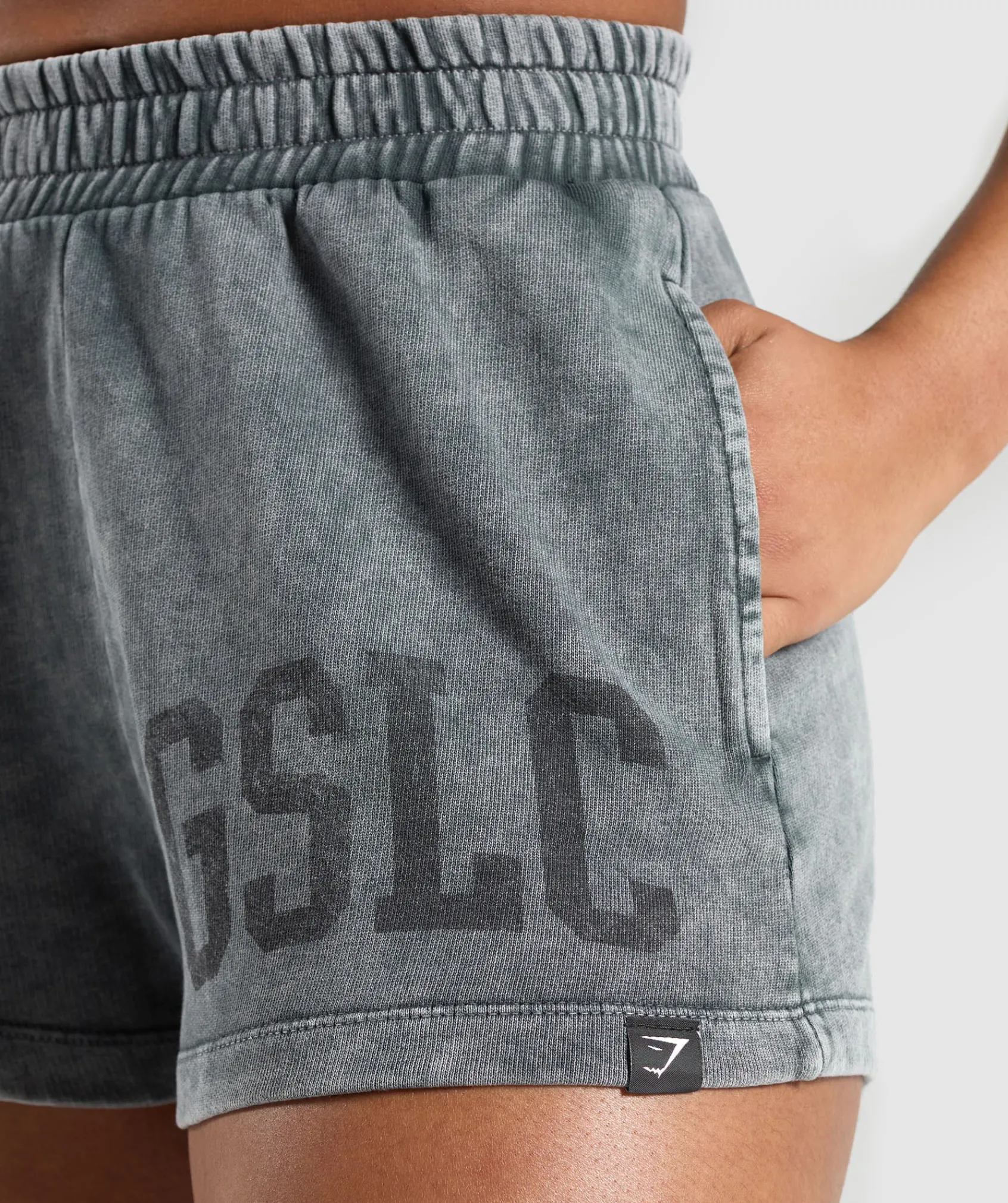DAMES Gymshark Shorts*Collegiate Shadow Washed Shorts